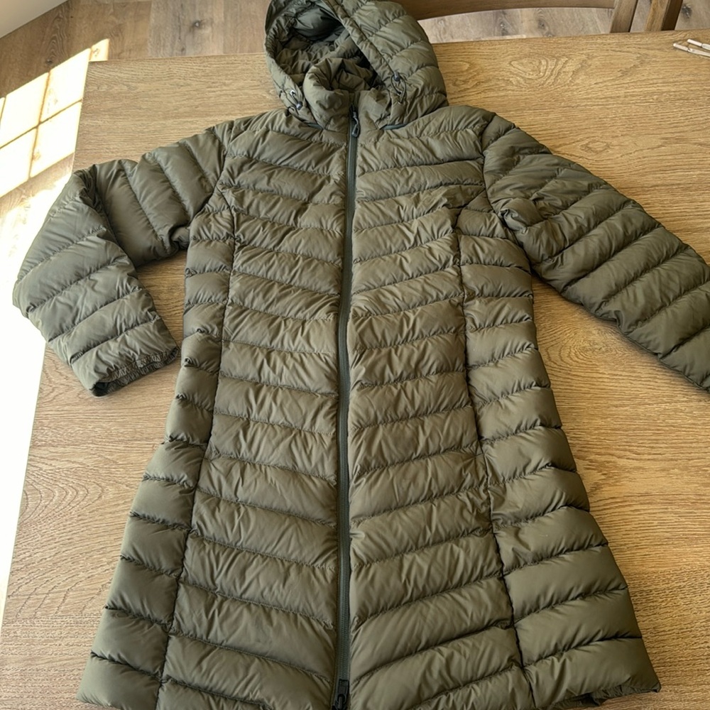 S Patagonia down jacket in olive green
